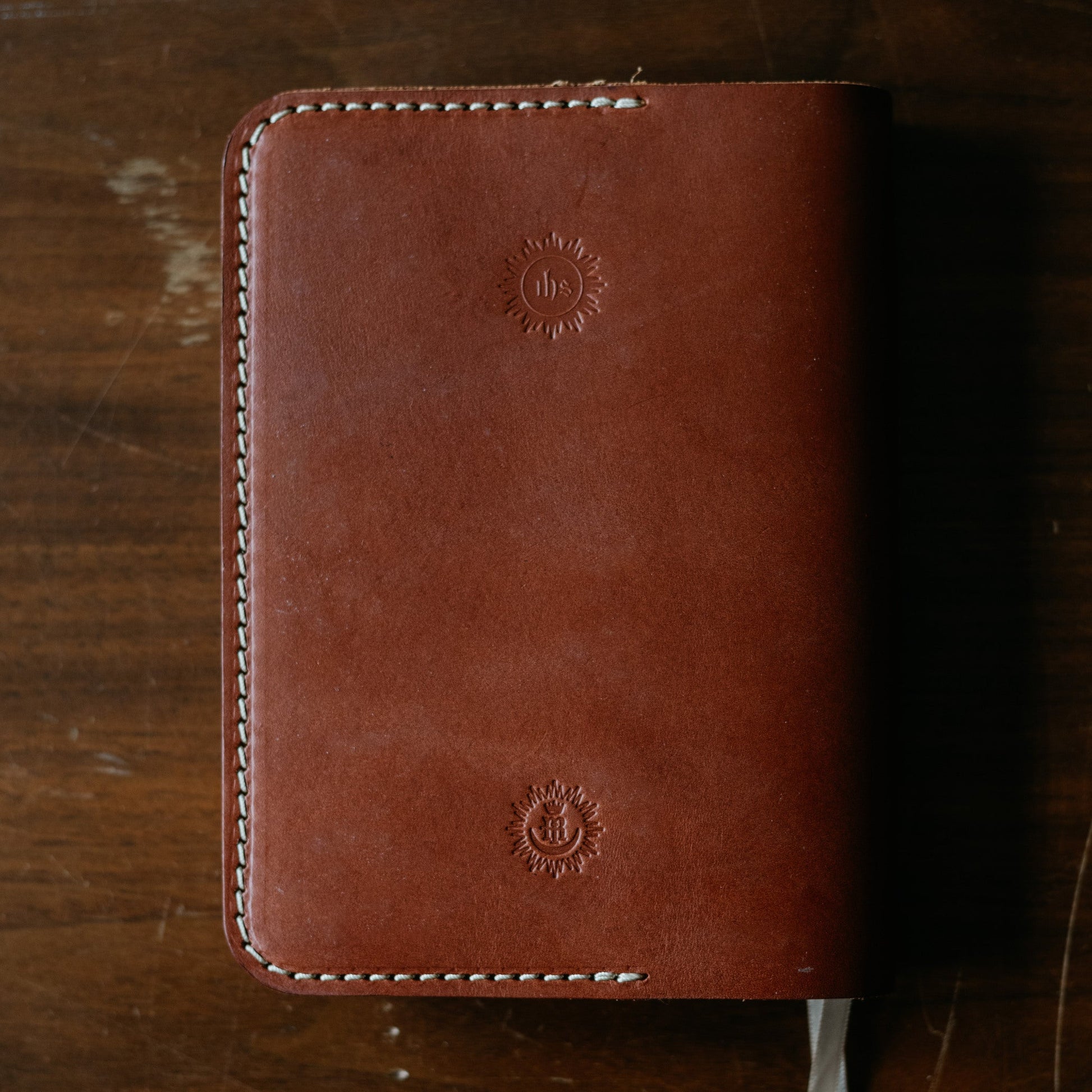 https://cdn.shopify.com/s/files/1/0005/3195/5769/files/Breivary-Leather-cover-4.jpg?v=1748964171